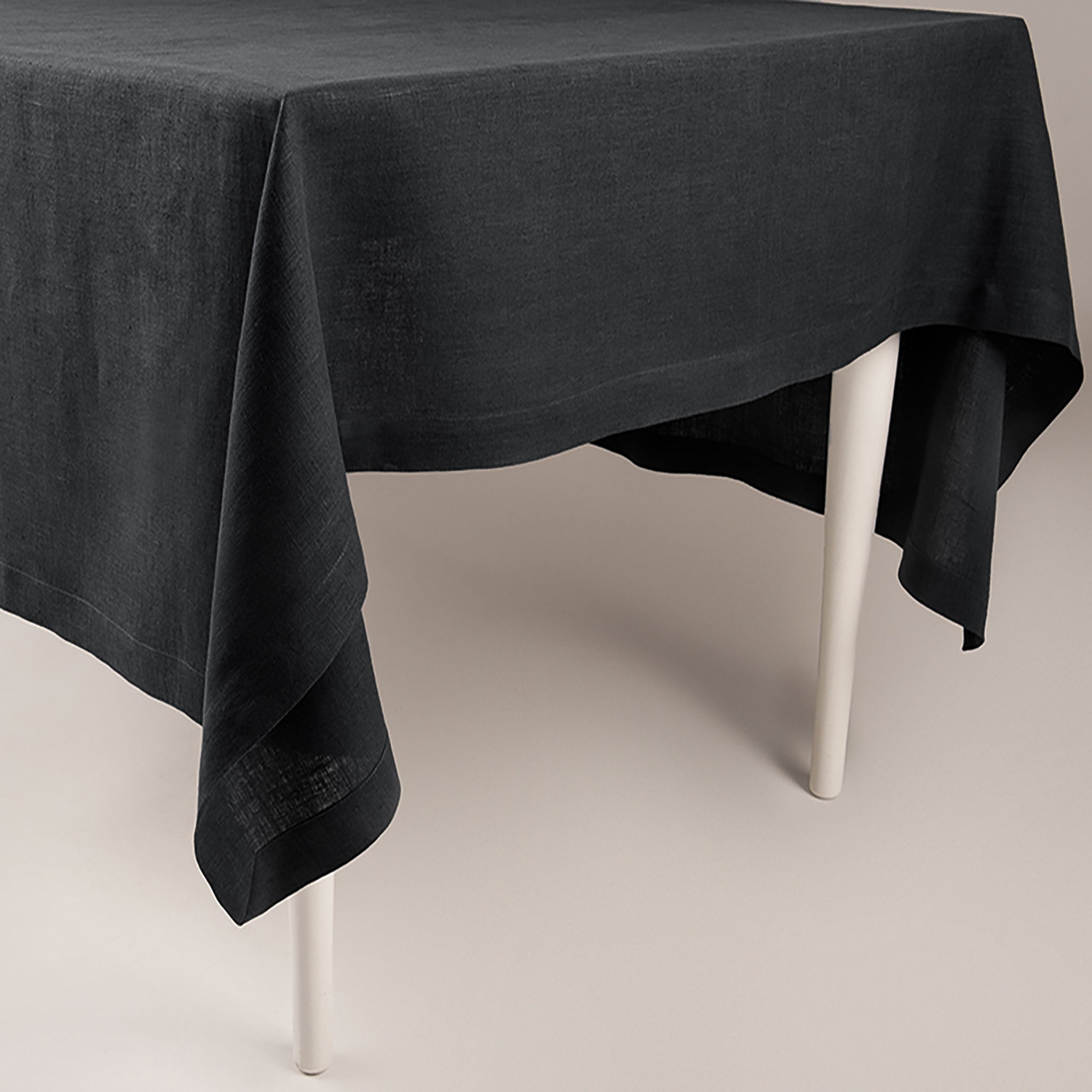 Linen tablecloth Black