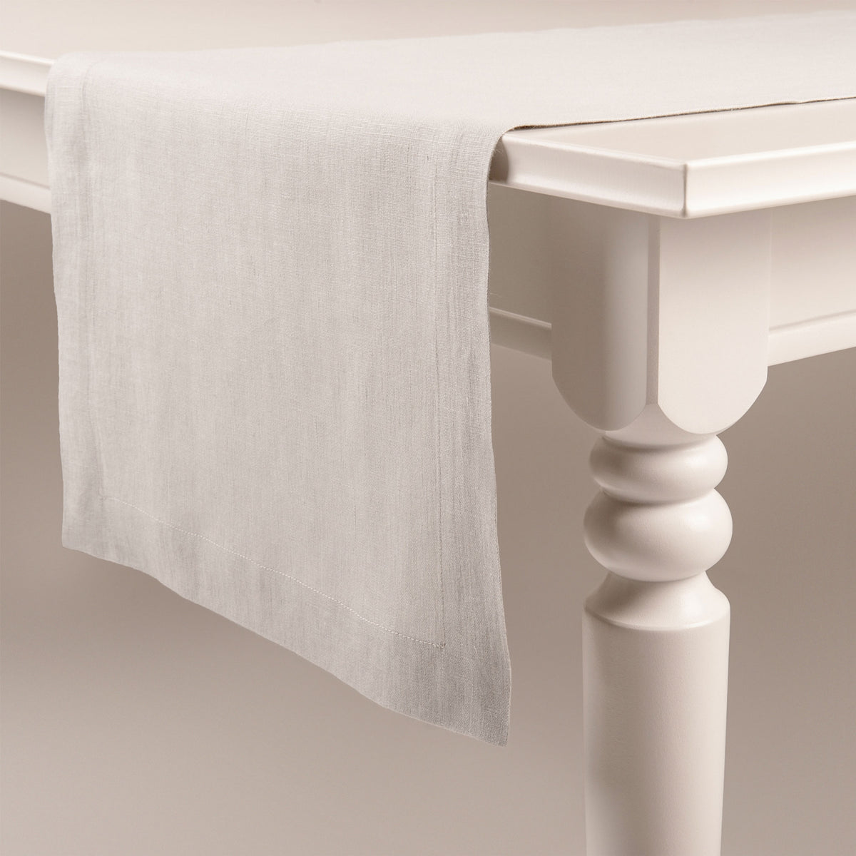 Linen table runner Cloud white